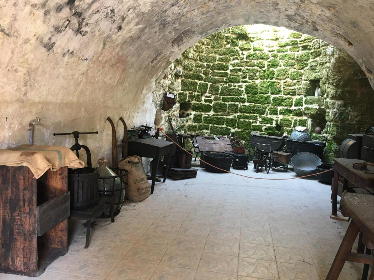 « Chez Annie » Bed & Breakfast Doué-la-Fontaine Eksteriør bilde